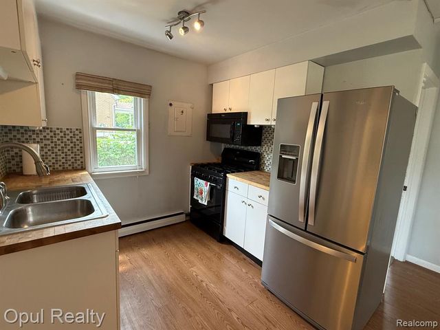 11700 Cavell Street, Livonia, MI 48150