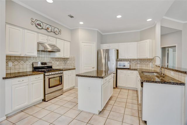 35 Tranquil Glade Place, The Woodlands, TX 77381