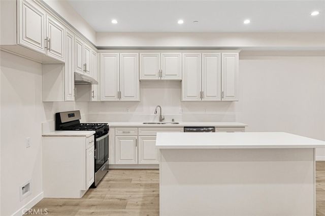 569 E Cypress Avenue, Burbank, CA 91501