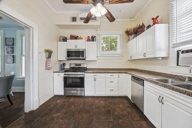 2516 Avenue Q 1/2, Galveston, TX 77550