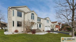 4 Maureen Court, Edison, NJ 08820