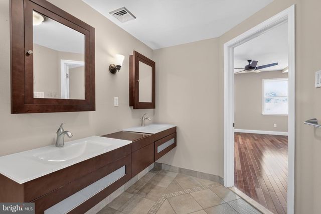 2813 OGDEN ST, Philadelphia, PA 19130
