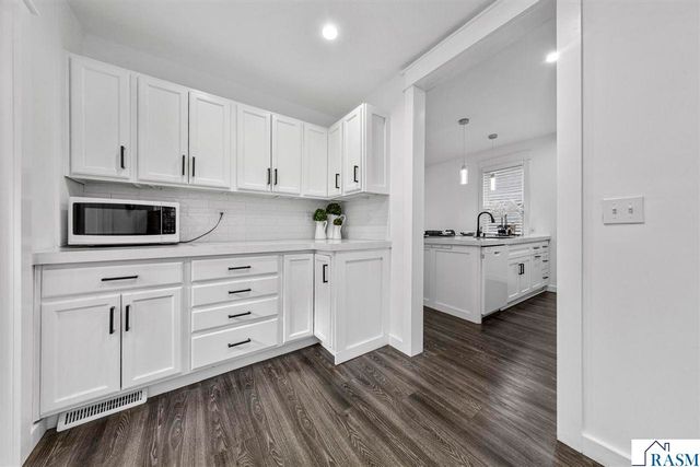 407 E Pleasant Street, Mankato, MN 56001