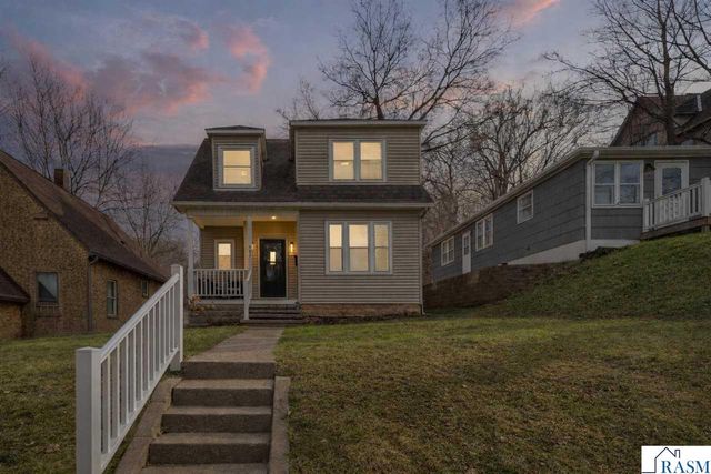 407 E Pleasant Street, Mankato, MN 56001