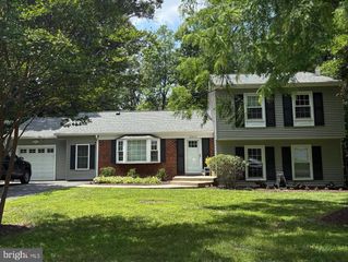 12412 KINGS LAKE DR, Reston, VA 20191