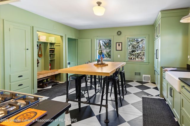 3601 N Grand River Avenue, Lansing, MI 48906