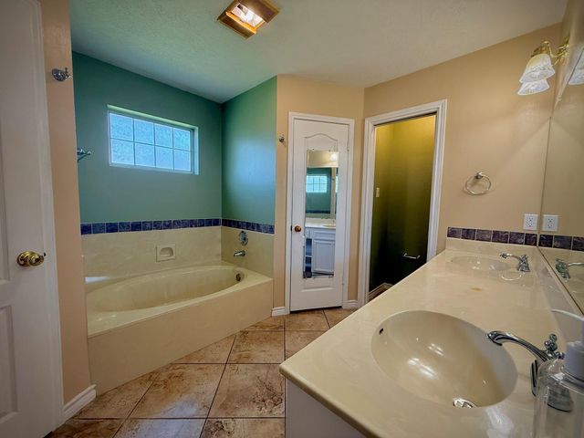 720 Texas Avenue, Port Neches, TX 77651