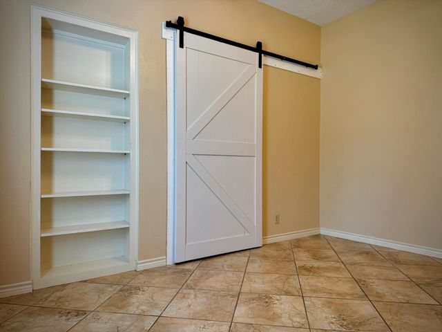 720 Texas Avenue, Port Neches, TX 77651