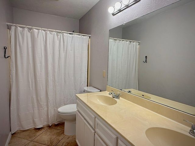 720 Texas Avenue, Port Neches, TX 77651