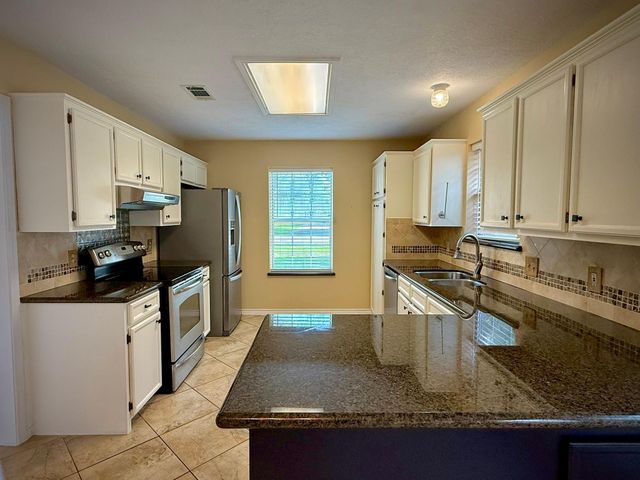 720 Texas Avenue, Port Neches, TX 77651