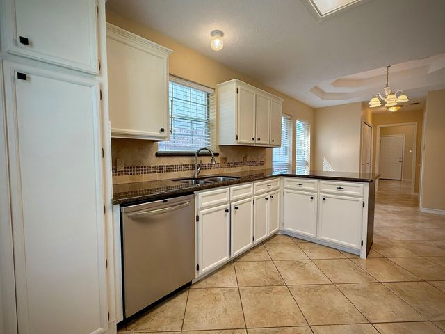 720 Texas Avenue, Port Neches, TX 77651