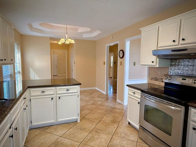 720 Texas Avenue, Port Neches, TX 77651