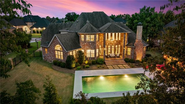 17 Nottingham Lane, Rogers, AR 72758
