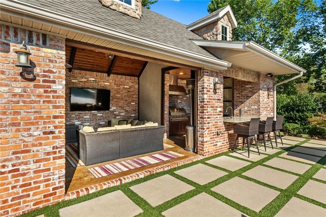 17 Nottingham Lane, Rogers, AR 72758