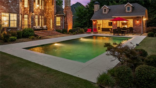 17 Nottingham Lane, Rogers, AR 72758