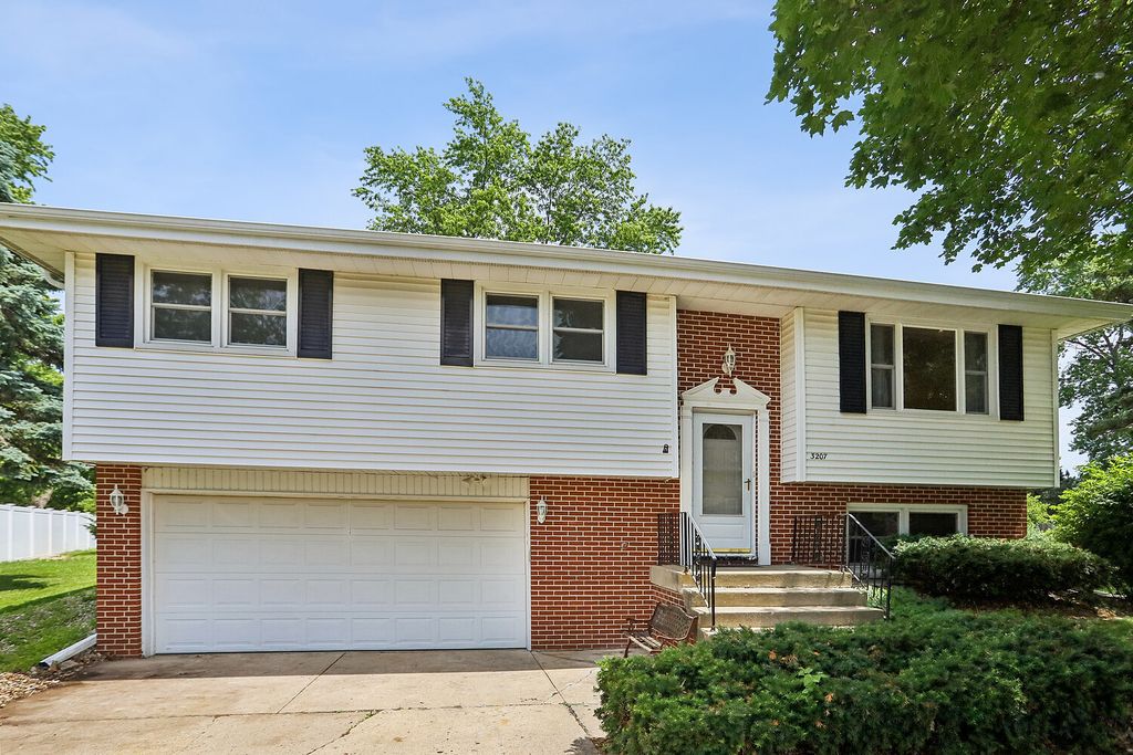 3207 Indian Wood Lane, Joliet, IL 60431