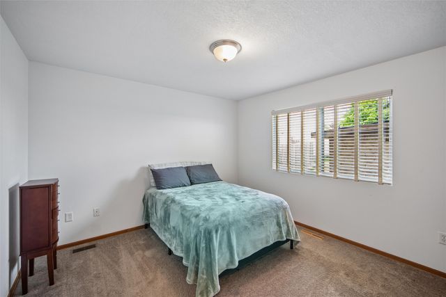 304 W 18th Place, Indianola, IA 50125