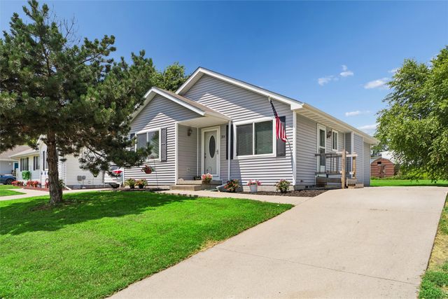304 W 18th Place, Indianola, IA 50125