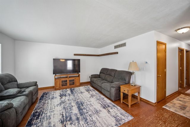 304 W 18th Place, Indianola, IA 50125