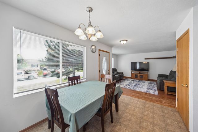 304 W 18th Place, Indianola, IA 50125
