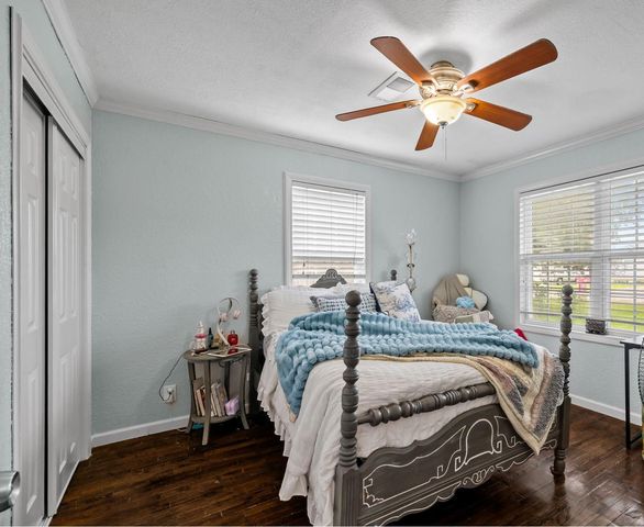1416 N Avenue F, Freeport, TX 77541