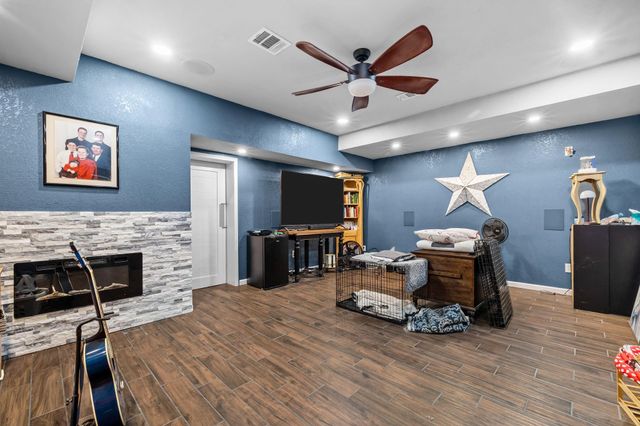 1416 N Avenue F, Freeport, TX 77541