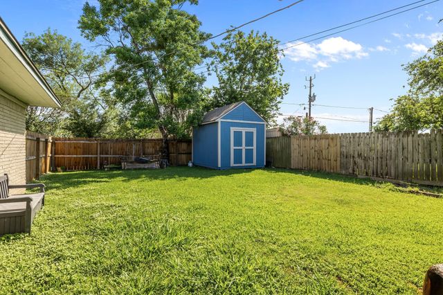 1416 N Avenue F, Freeport, TX 77541