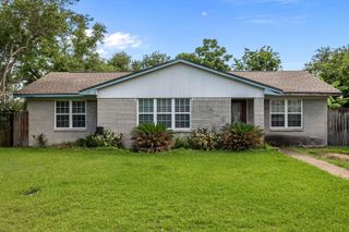 1416 N Avenue F, Freeport, TX 77541