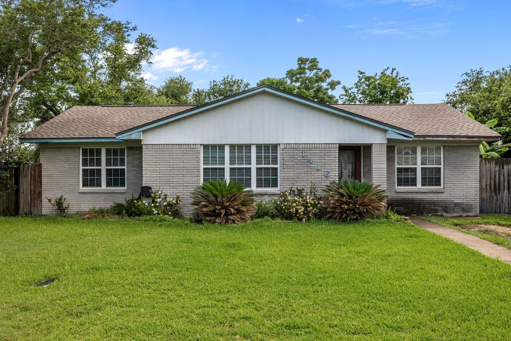 1416 N Avenue F, Freeport, TX 77541