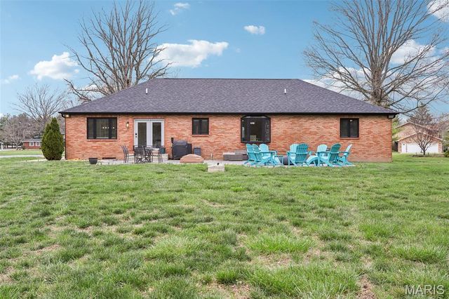 74 Horseshoe Lane, Litchfield, IL 62056