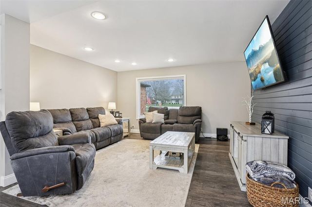 74 Horseshoe Lane, Litchfield, IL 62056