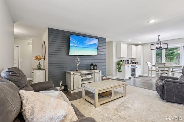 74 Horseshoe Lane, Litchfield, IL 62056