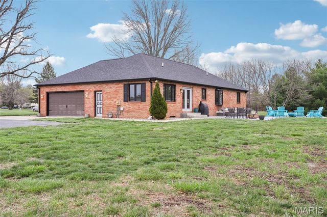 74 Horseshoe Lane, Litchfield, IL 62056