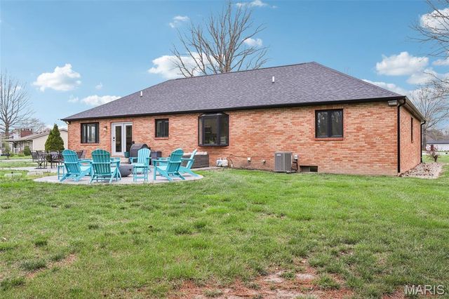 74 Horseshoe Lane, Litchfield, IL 62056