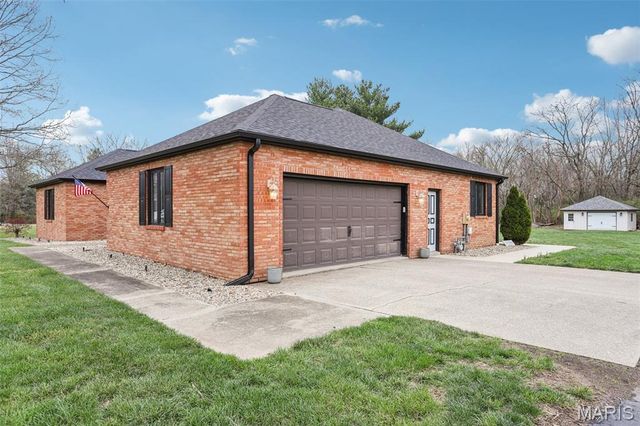 74 Horseshoe Lane, Litchfield, IL 62056