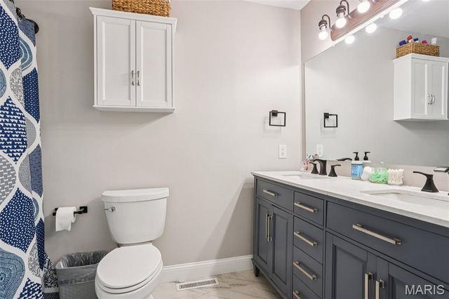 74 Horseshoe Lane, Litchfield, IL 62056