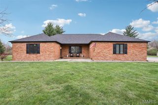 74 Horseshoe Lane, Litchfield, IL 62056