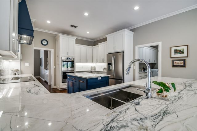 202 Carriage Hill Lane, Heath, TX 75032