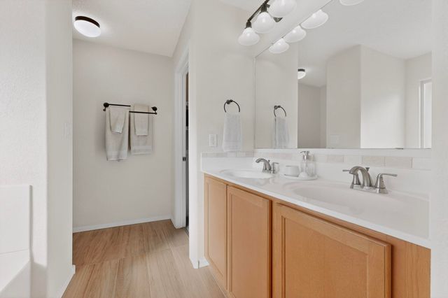 2334 Vista De Colinas Drive SE, Rio Rancho, NM 87124