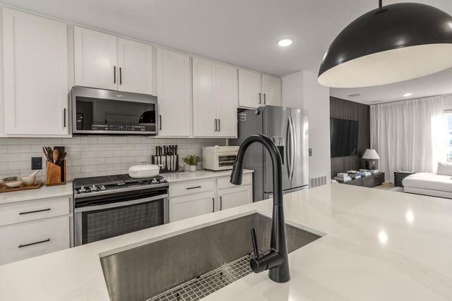 15577 Everglade Avenue, Apple Valley, MN 55124
