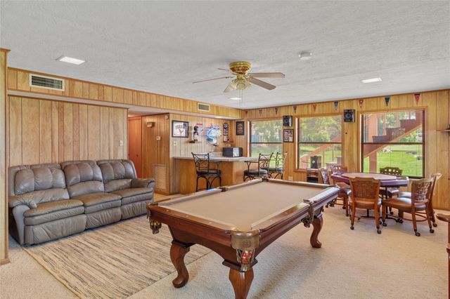 600 Sam Houston Lp, Point Blank, TX 77364