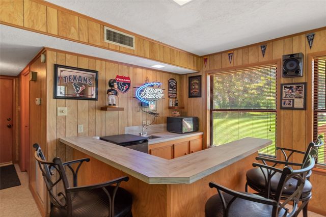 600 Sam Houston Lp, Point Blank, TX 77364