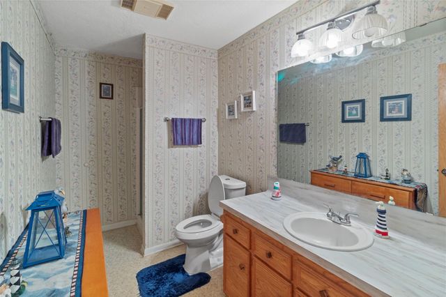 600 Sam Houston Lp, Point Blank, TX 77364