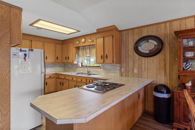 600 Sam Houston Lp, Point Blank, TX 77364