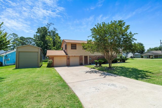 600 Sam Houston Lp, Point Blank, TX 77364