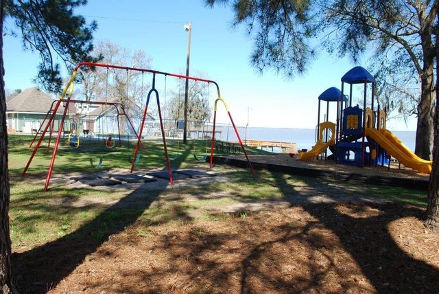 600 Sam Houston Lp, Point Blank, TX 77364