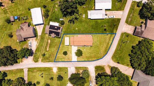 600 Sam Houston Lp, Point Blank, TX 77364