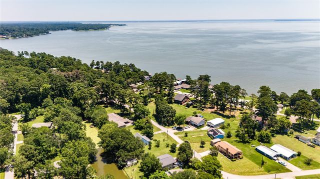 600 Sam Houston Lp, Point Blank, TX 77364