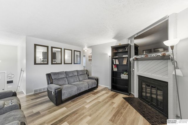 13305 S 20th Avenue, Bellevue, NE 68123