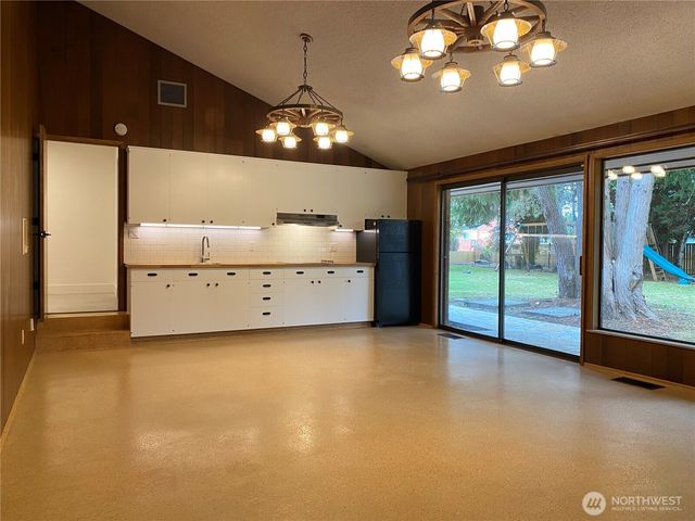 720 1st Street, Hoquiam, WA 98550